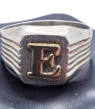 ANILLO SELLO CUADRADO N-1 C/LETRA Y APLIC (ANAP09)